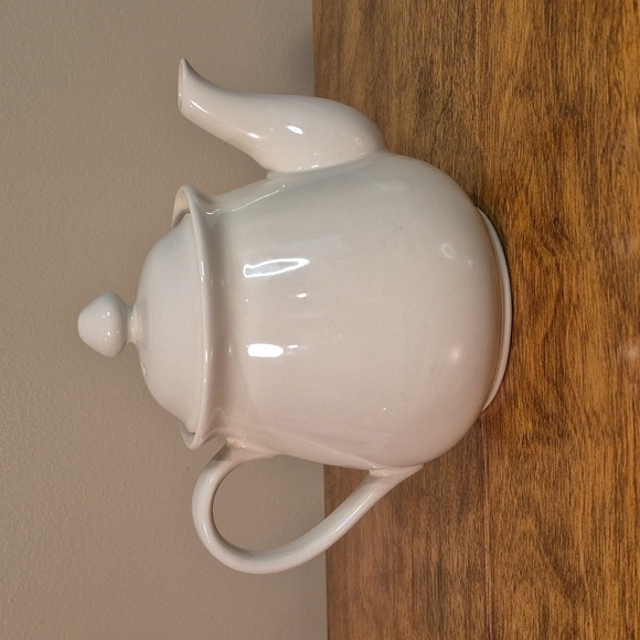 VINTAGE White Ceramic Teapot - Picture 3 of 13